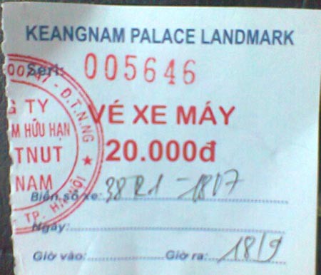 Hồi tháng 9/2011, tòa nhà Keangnam đã thu 20.000 đồng/xe máy/lượt, cao gấp nhiều lần so với quy định của Nhà nước.